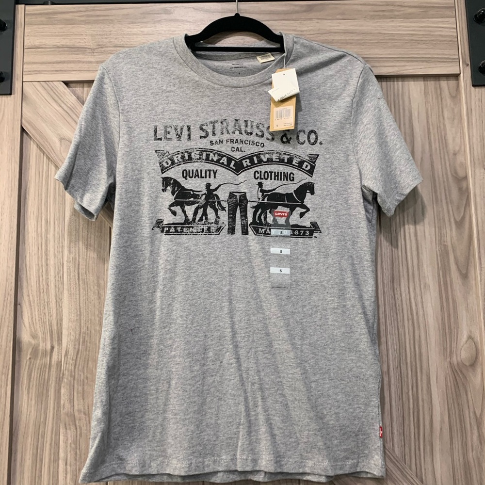 NWT Levi T-Shirt